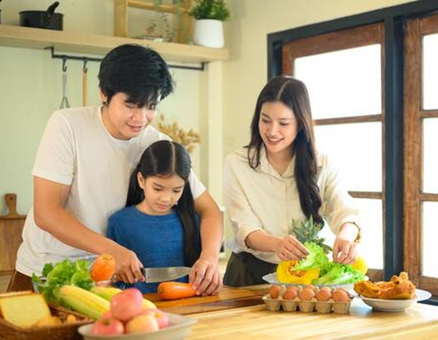 A family preparing
                  fresh food together